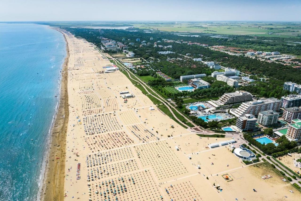 Residenza Al Parco Aparthotel Bibione Exteriör bild